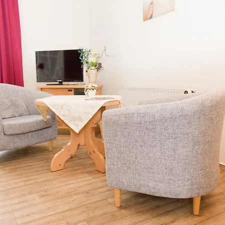 Haus Strandeck בית הארחה 3*