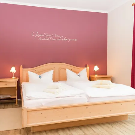 Haus Strandeck בית הארחה 3*